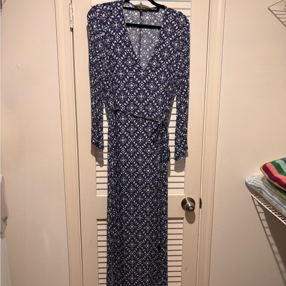 Stretchy Blue & White Printed Women's Dress with bell sleeves & tie - Picture 8 of 8